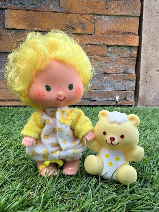 Other - VINTAGE Strawberry Shortcake 1980s Butter Cookie doll with Jelly Bear pet Kenner